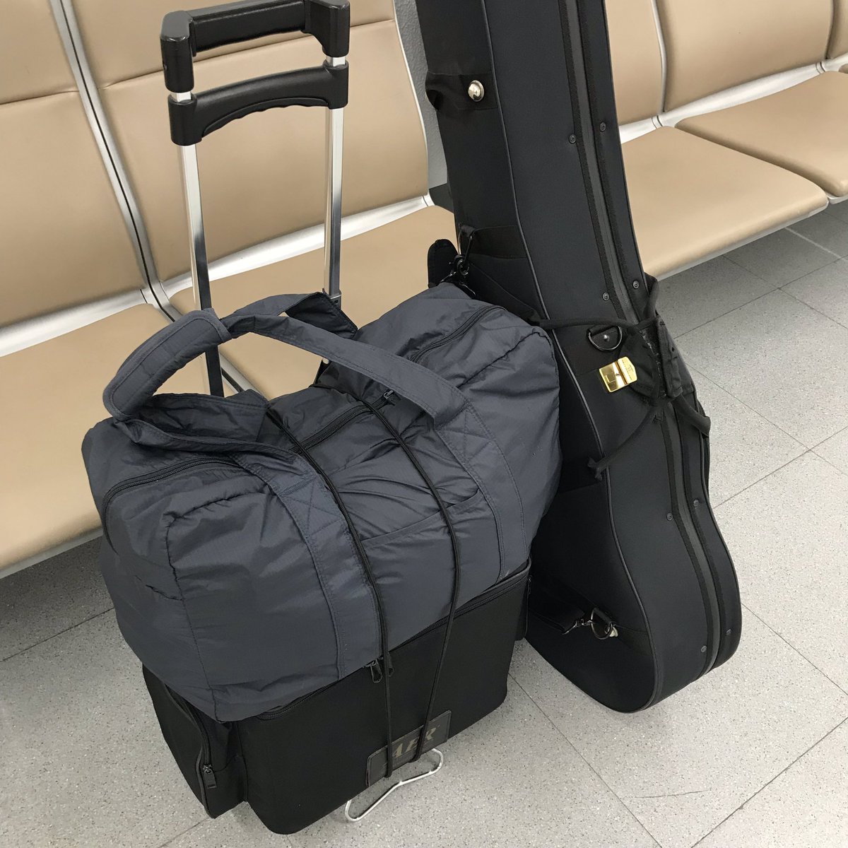 takeotsutsui's tweet photo. 先ほど無事に帰京しました。今回はアンプも連れての新幹線&amp;飛行機でしたが、トラブルも無くて良かったです。関西の皆さんまた来月にー。
#aer #bingo2 https://t.co/Sa8uRFlyeD