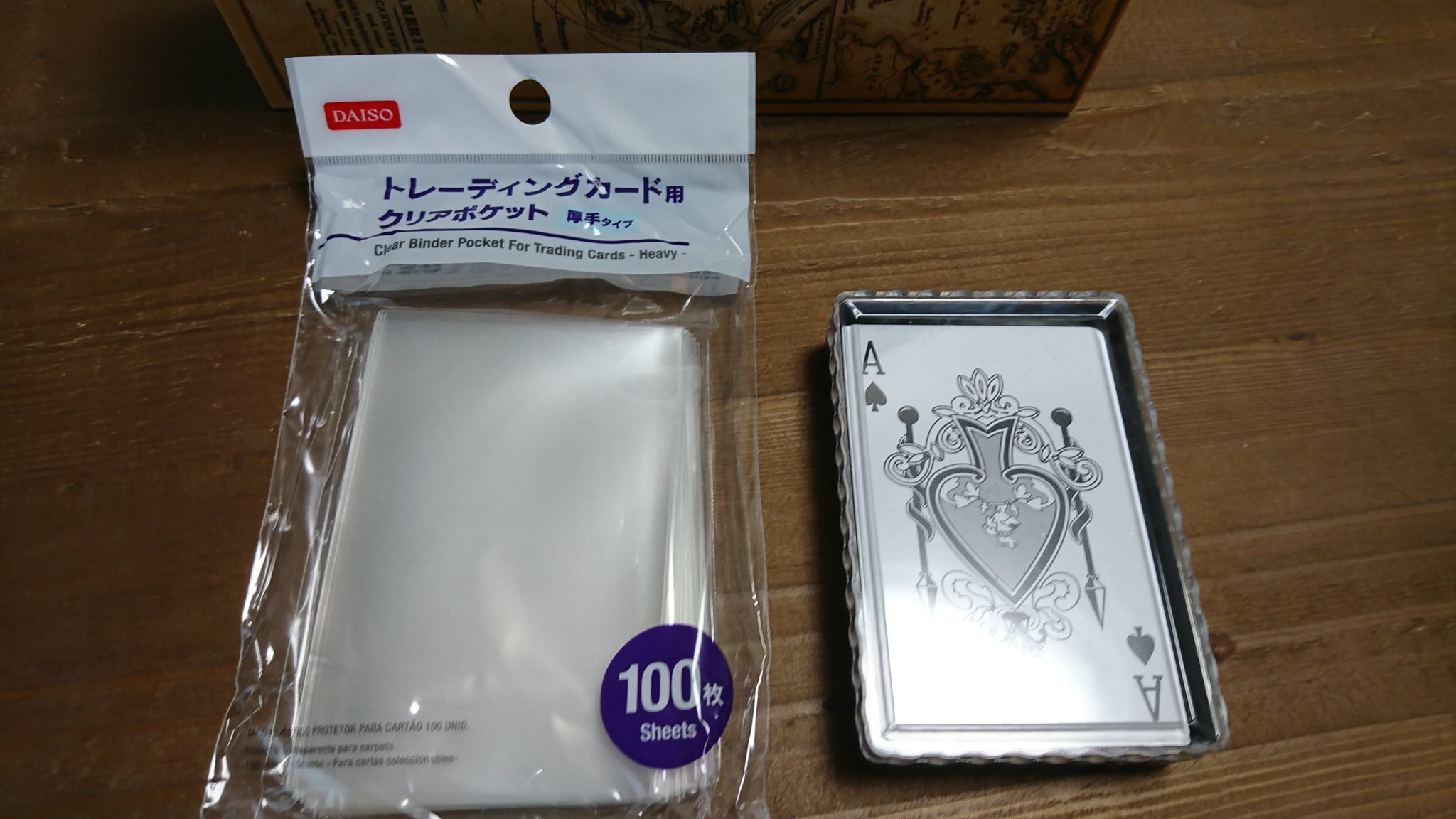 糸ロ 100均に売ってるトランプとクリアカードカバーを生贄にします 同じ柄を合わせてー 表裏こんな感じになります T Co Bekyaqz8pk Twitter