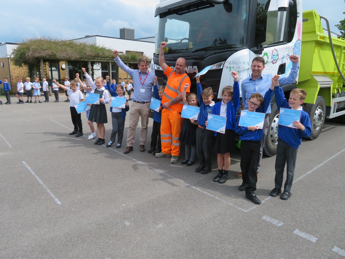 RaymondBrownGrp's tweet photo. Our Overton Primary School Lorry with its winning designers!

Mrs Glynn, teacher commented: “It was a great day for the children, thank you for including us in the competition. The children were just so excited about the lorry and it was a great motivator for them!” https://t.co/GATg6LuIg2
