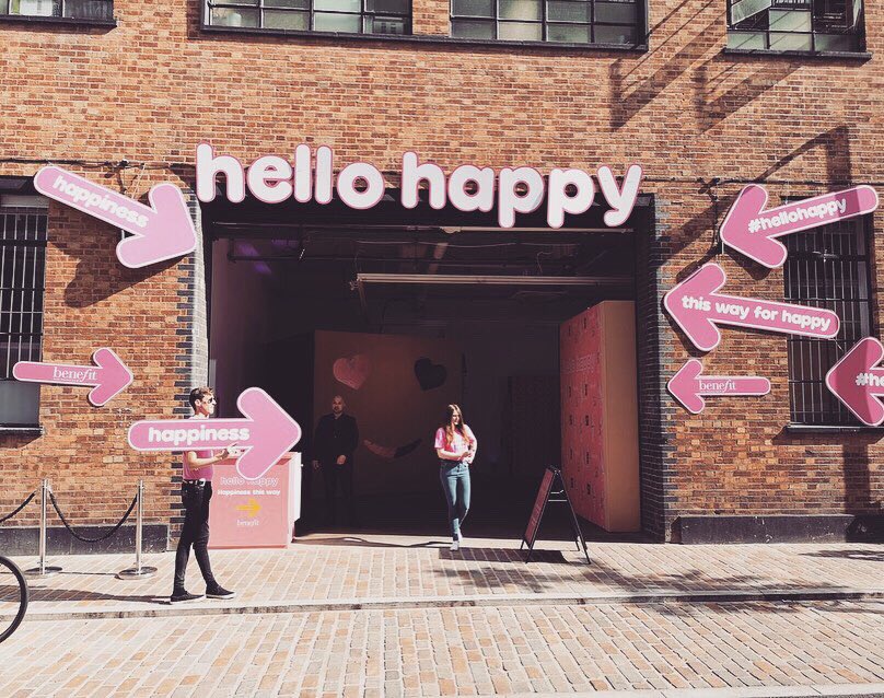 playretail's tweet photo. We sent our designer @WMutter to check out the recent @BenefitUK pop-up, celebrating the launch of their #hellohappy foundation range! 😍 “Benefit have smashed this activation out of the park! There are so many selfie opportunities, and memorable trial experiences.” https://t.co/cE8ba1jrdP