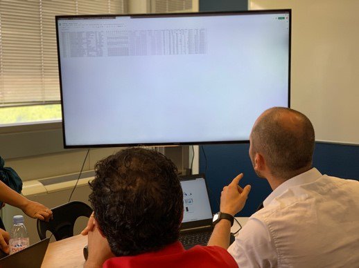 Epitech's tweet photo. #AirbusHackathon 2ème jour du hackathon d'@airbus & @EpitechToulouse 👉🏽 les experts Digital de chez @Airbus organisent des entretiens de coaching avec chaque équipe pour les guider sur leur avancement et leur réflexion 💡 #data #challenge #collaboratetogether https://t.co/piYZUGaFUX