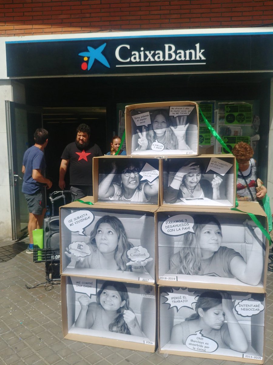 Hoy con <a href="/enmedio_info/">Enmedio</a> a las puertas de <a href="/caixabank/">CaixaBank</a> defendiendo nuestro derecho a la vivienda ✊💚
#enCAIXAdes