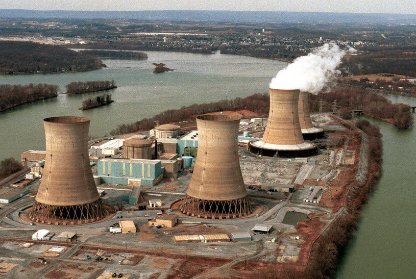 DevDisBlog's tweet photo. Heute auf dem Programm: Untersuchung des Reaktorunfalls #Harrisburg (1979) und Absturz der Raumfähre #Challenger (1986). C. #Perrow zeigte an Harrisburg die Eigendynamik technischer Desaster #normalaccidents; D. #Vaughan an der #NASA die schleichende Normalisierung von #Devianz. https://t.co/mSe0mySbli