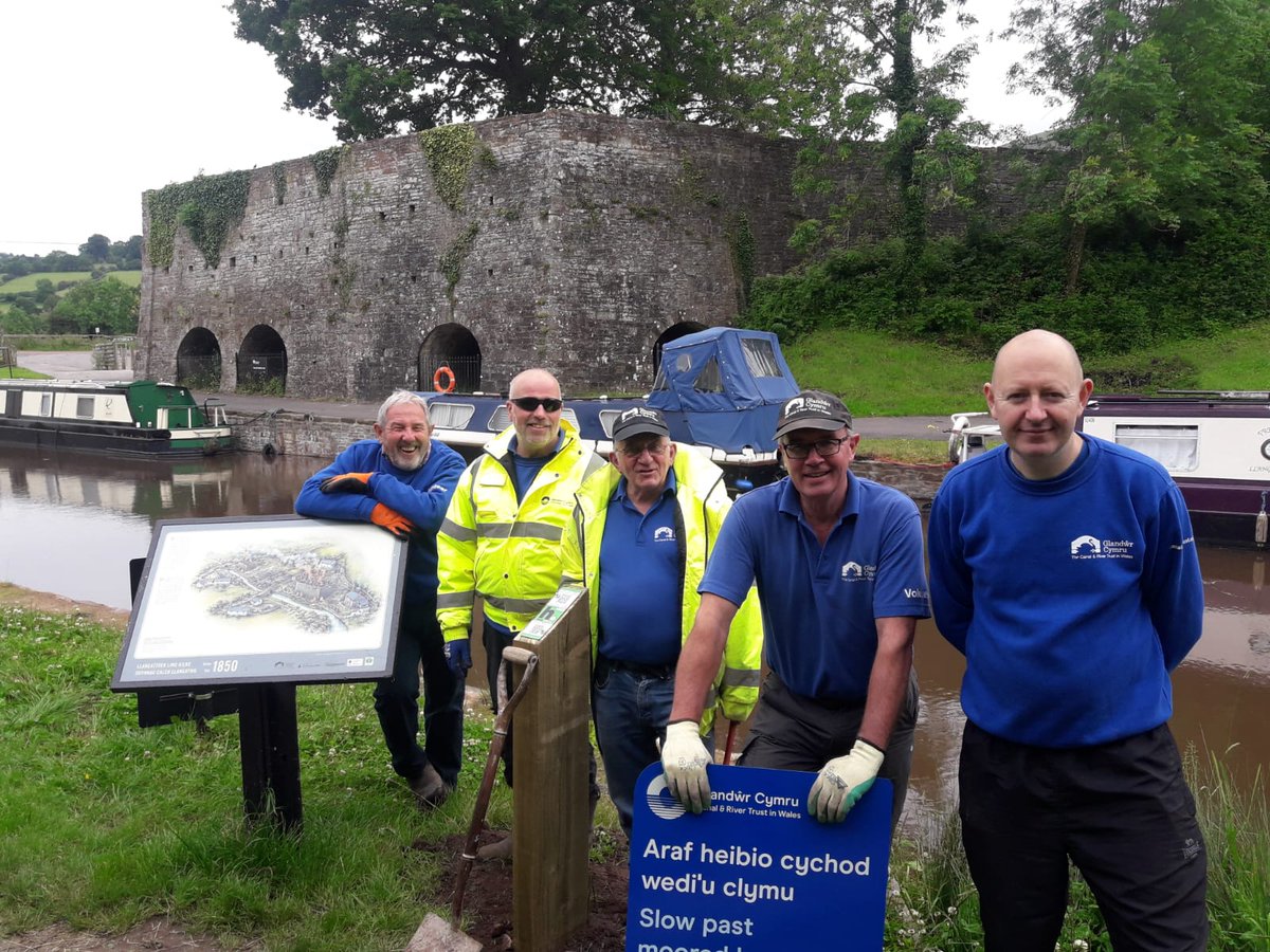 CRTWalesandSW's tweet photo. Happy Wednesday folks! Here's some of our volunteer work party & colleague team on the Monmouthshire & Brecon canal installing QR codes and new signage at Llangattock lime kills last week. @CRTvolunteers #Volunteers #Wales #MonBrec #WednesdayWisdom https://t.co/YbzHYaMiia