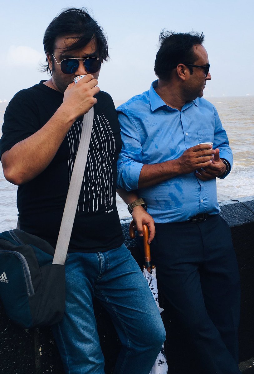 VocalVaseem's tweet photo. #BrothersSquad #MumbaiMonsoon #Sea #Tealovers☕️😎🤘 https://t.co/au851dGTCZ