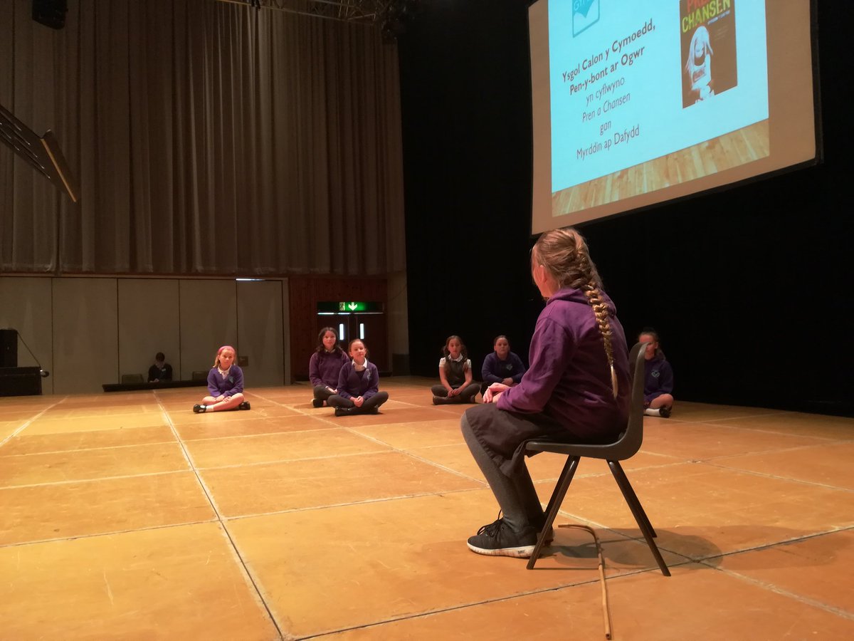 LlyfrDaFabBooks's tweet image. Dewis @calonycymoedd oedd Pren a Chansen gan Myrddin ap Dafydd @CarregGwalch #DarllenDrosGymru