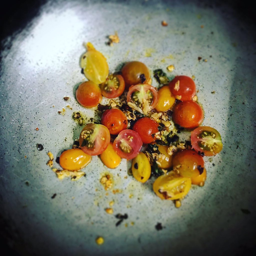 gettinhighonlyf's tweet photo. for those mid-week cooking cravings &amp; taste bud pangs.quinoa pasta in tomato basil sauce dash of Mozzarella cheese, fresh basil &amp; cherry tomato #amateurcook #foodorgasm #loveforfood #tomatobasilpasta #gurgaonfoodie #glutenfree #pasta #quinoapasta #gettinghighonlife #foodporn https://t.co/p5zUETshEC