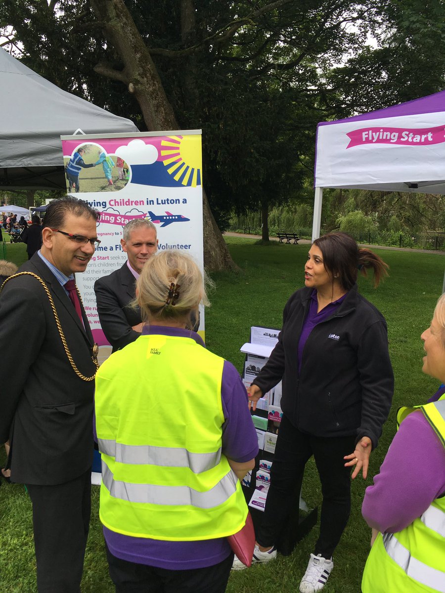 VCSLuton's tweet photo. #PicnicInThePark getting busy following an opening speech from @CllrTMalik Mayor Of Luton followed by @lutoncouncil CEO Robin Porter.
Lots of stalls &amp; activities here at Wardown Park @FS_Luton @SafeatHomeCIP @ActiveLuton   @LutonTotal @BedsFire #LutonPitP19 @LutonSCS @Leepuss24 https://t.co/eaFdhPTXQz