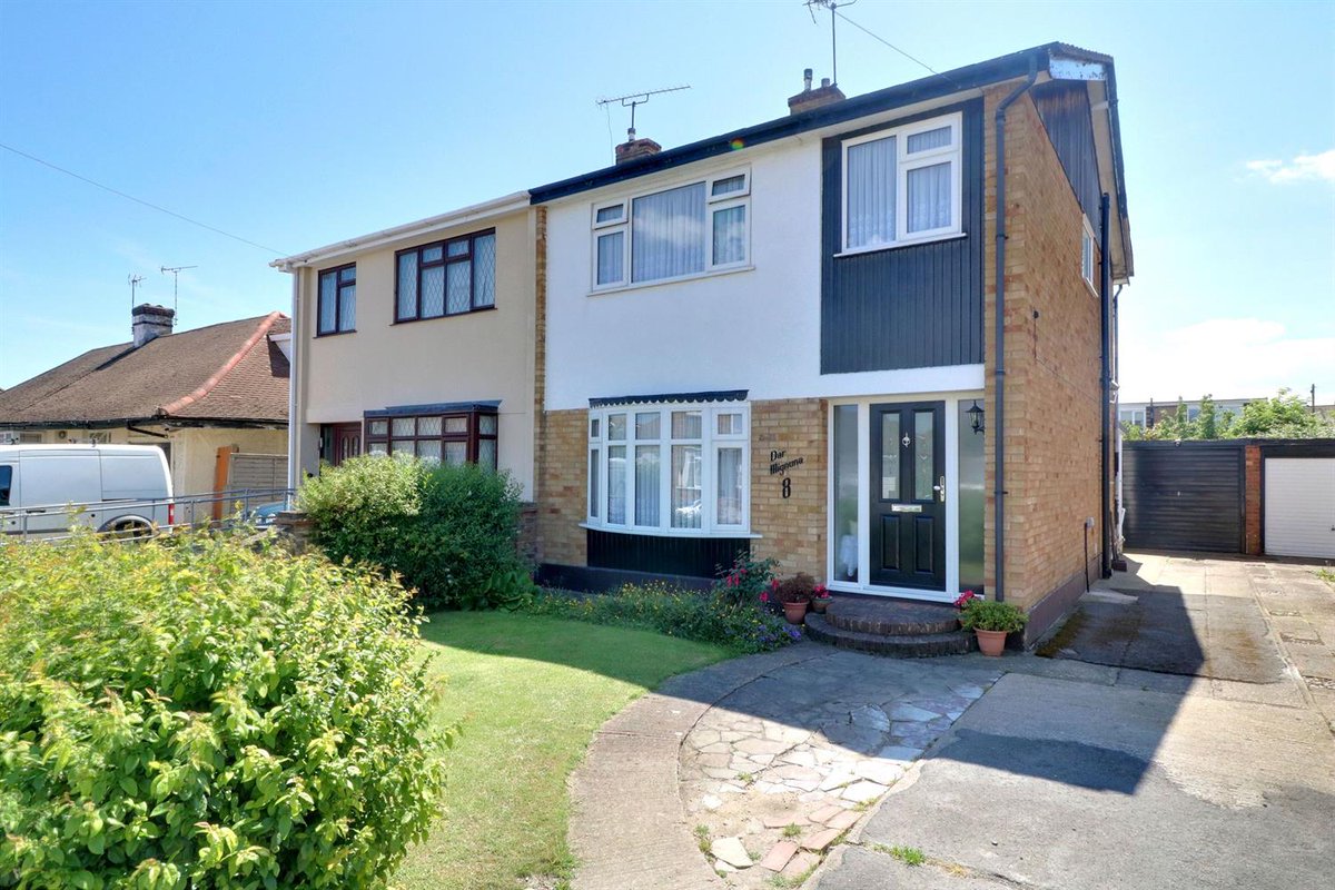 This three bedroom semi detached home is set minutes away from the seafront and is ready for you to move straight into. flinklp.haart.co.uk/ForSaleV5/?pro…