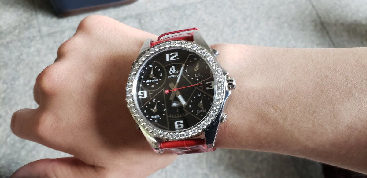 360万円の時計つけさせてもらいました！

手が震える…((😖))