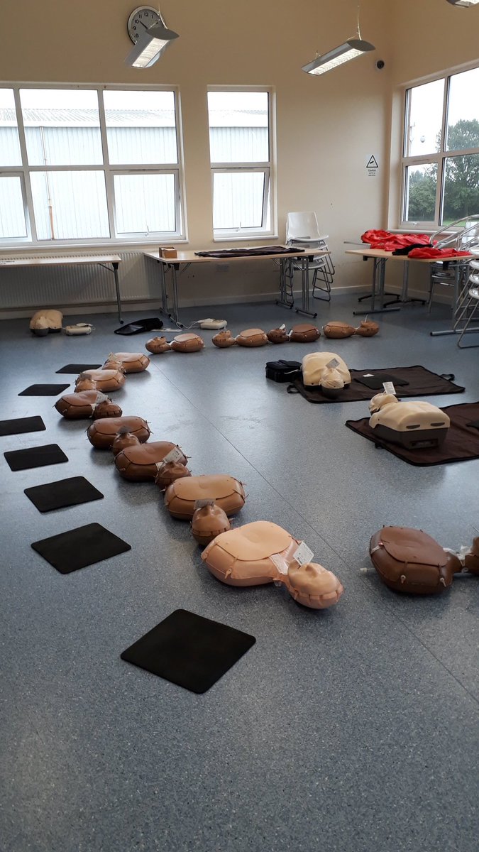 00SaeedSheikh00's tweet photo. Today our @WarksFireRescue #PreventionTeam are teaching life saving skills to pupils at @AshlawnSchool #recoveryposition #CPR #AED #HeartShield https://t.co/N1uCKUza9b