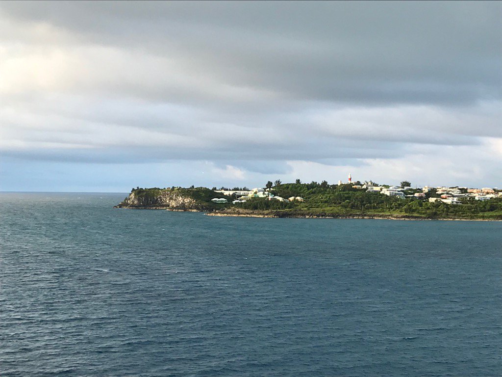 WendyHelfenbaum's tweet photo. Well, hello #Bermuda! So great to be back! #GoBermuda @bermuda @CarnivalCruise #Sunrise https://t.co/lQ9Gx0n5oI