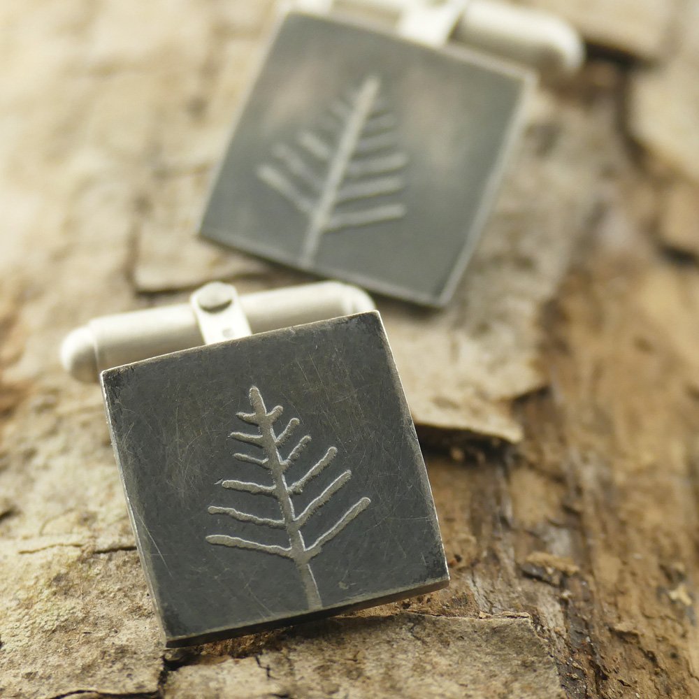 englishcuff's tweet photo. Back to nature...#cufflinks #silvercufflinks #englishcufflinks #designercufflinks Solid silver. Oxidised and frosted https://t.co/Fnw0k3DzLh