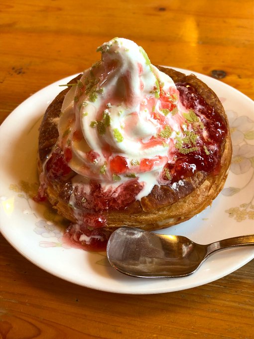 コメダにてアップルカスタードシロノワールミニを食したり。 