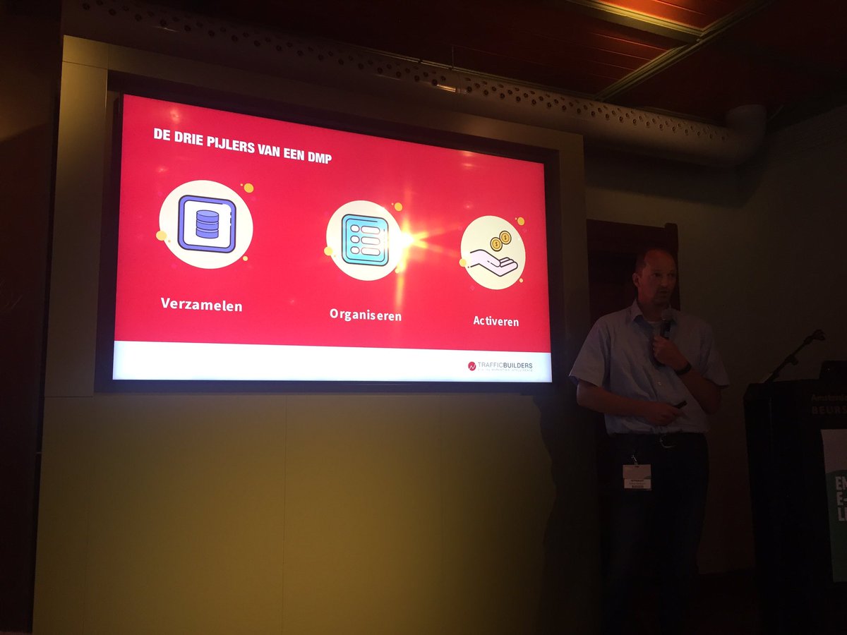 SemWerkt's tweet photo. Interessante sessie van @trafficbuilders. Hoe je verschillende data met elkaar koppelt met een DMP(data management platform) en zo de relevante producten voor je klant aanbiedt. #ecl19 #OnlineMarketing #ecommerce https://t.co/us6zllsSUJ