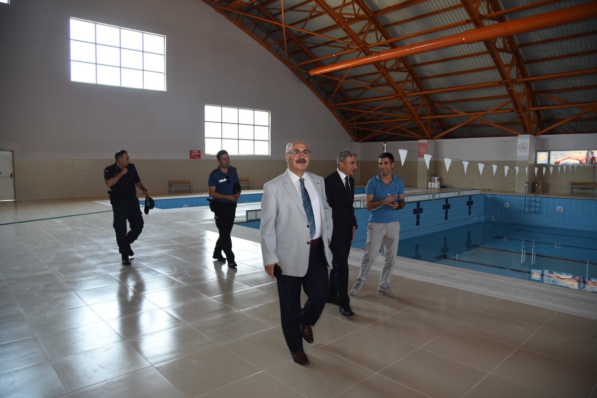 Valimiz Yavuz Selim Köşger, Nazilli’de Gençlik ve Spor Bakanlığı tarafından yapımı gerçekleştirilen ve Temmuz ayı içerisinde hizmete girecek olan “Yarı Olimpik Yüzme Havuzu” alanında incelemelerde bulundu.
@Aydin_GHSIM