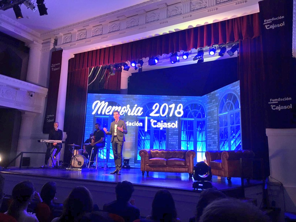 🎙Hoy estamos presentes en el acto de presentación de la memoria de actividades y convenios llevados a cabo durante el año 2018 por <a href="/Cajasol/">Fundación Cajasol</a> ¡Enhorabuena por el gran trabajo realizado! #MemoriaCajasol2018