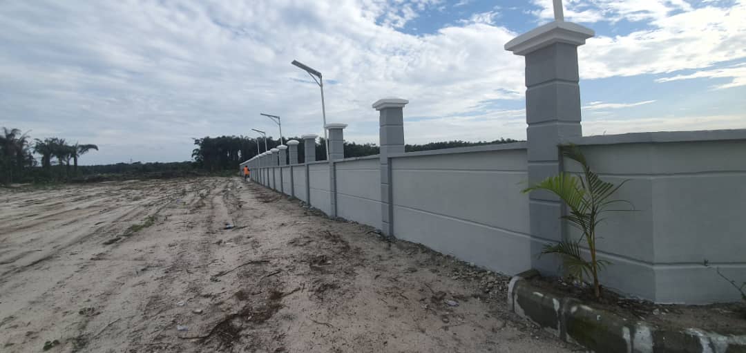 callmehamzy's tweet photo. Why won't you want to build that luxury and comfortable home of yours inside this well planned smart estate?? #ILandproperties is located within BEECHWOOD estate Shapati Lekki epe express way..... Please Kindly Retweet https://t.co/E9EJoR7H7U