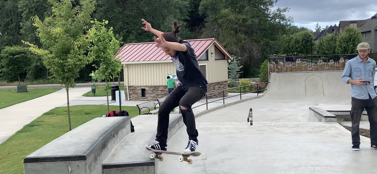 This is what barely holding on looked like. Happy Monday y’all 
#skateboardingisfun #tail #tap #skateboardphotography #adidas #boneswheels #kruxtrucks