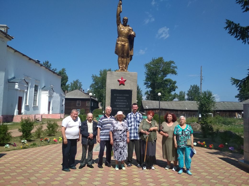 Olga80V's tweet photo. 21.06.2019г. У памятника павшим воинам-Сявичам собрались получатели социальных услуг, что бы почтить память погибших в Великой отечественной войне минутой молчания и возложением цветов к обелиску. Не забудем подвига наших отцов и дедов. Не предадим их подвиг забвению. https://t.co/VB11DVYGZa