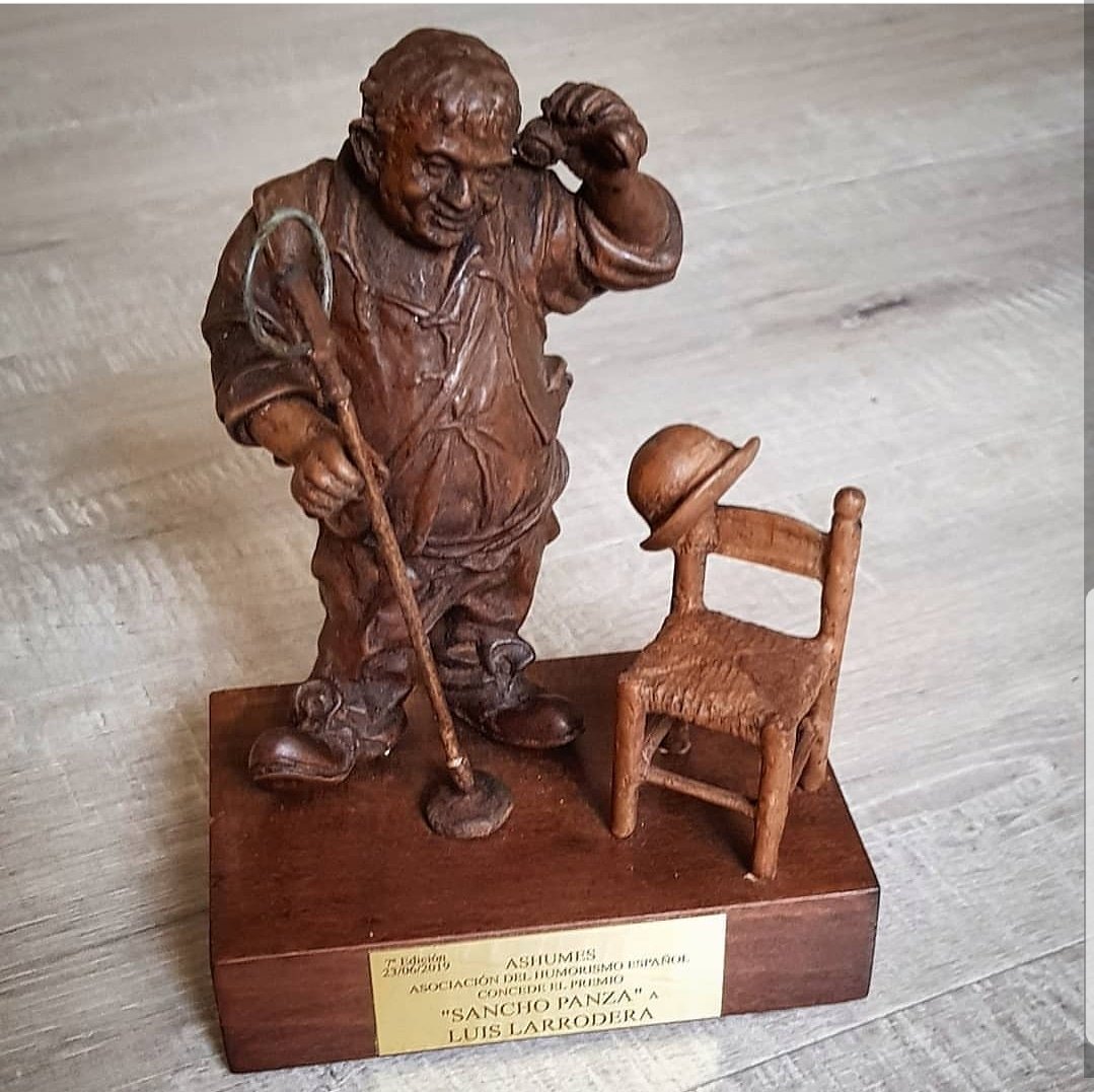 OlgaAntunezPC's tweet photo. Anoche nuestro querido @LuisLarrodera recibió el premio "Sancho Panza" al humor.
Disfruta porque te lo mereces como nadie.
#premiossanchopanza #VIIEdicion #risas #humor #luislarrodera #actor #comico #presentador #ashumes https://t.co/XMPnGMLeRN