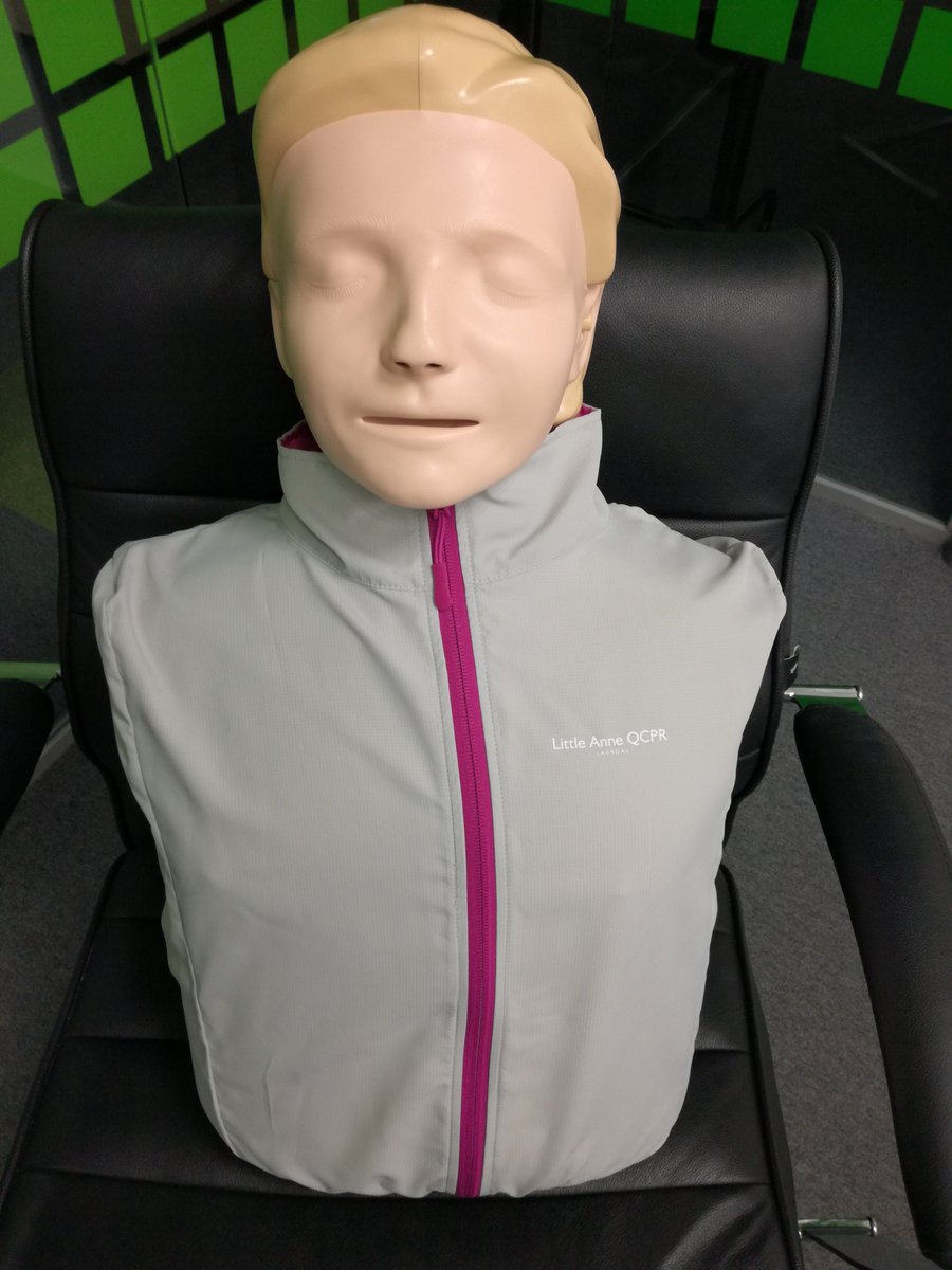 SafetyRomania's tweet photo. El este Mișu, asistentul meu la prezentarea de prim ajutor

#primajutor #protectiamuncii #cluj #resuscitare #Romania https://t.co/ydPB60AULC