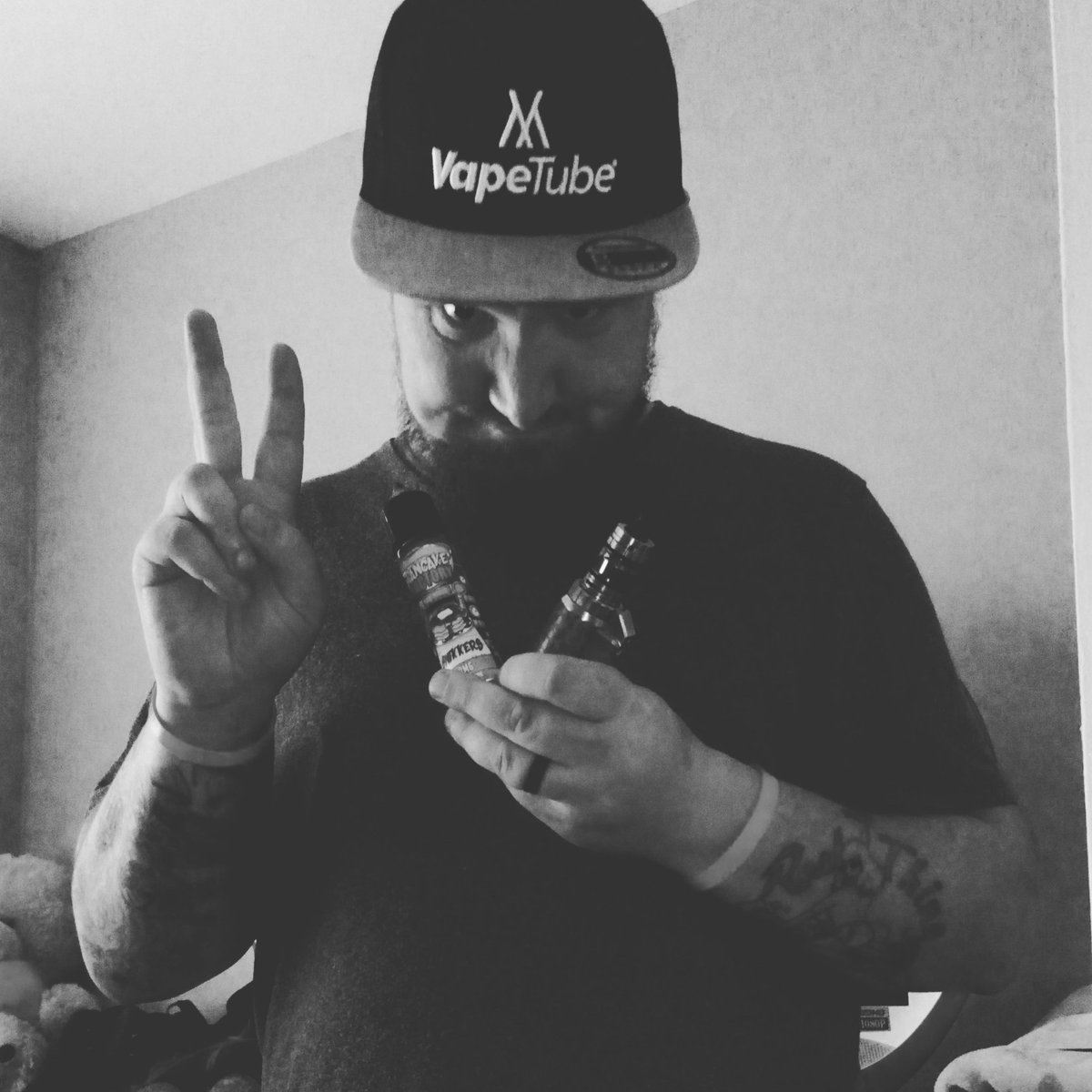 ivcr38's tweet photo. My new hat #vape #vapetube #smokefree #slclass #snickersjuice #vapeinglife #osoir #vape #vaping #freesmoke #ireland #vapeshops #ejuice #vapersofinstagram #mod #vapejuice #vapecoils #vapemesh #vapelife #vapinglove https://t.co/FZf5h1Xz6s