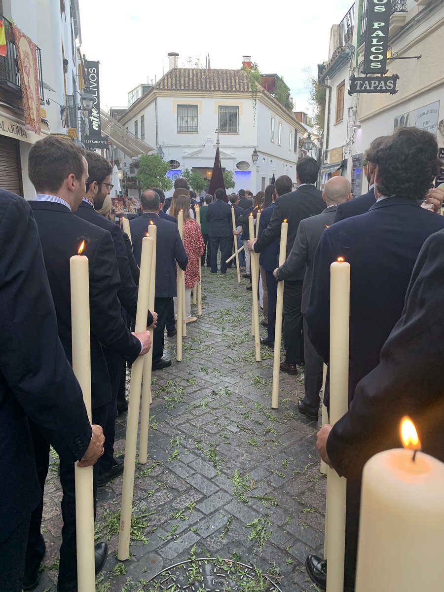 En el día de ayer una nutrida representación de nuestra Hdad. participó en la procesión del Corpus por las calles de nuestra ciudad.Nuestra Hermandad también colaboró con el engrandecimiento de esta solemnidad con el montaje de un Altar efímero en la fachada del Palacio Episcopal