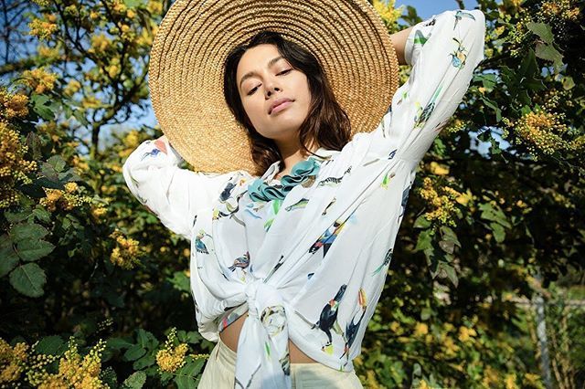 Entoucannée et prête pour l’été ☀️☀️☀️ Le plastron Samarcande palmier habille toutes les tenues estivales 🌴
Fait main avec amour à Paris, en toute petite séries #printempsete2019
_
Ready for summer ☀️☀️☀️ The statement necklace Samarcande palm is per… bit.ly/2WW4Yzq