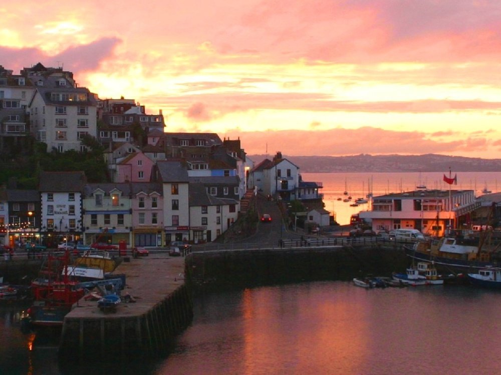 BrixhamLab1's tweet photo. What an amazing place to work!
Happy first summer Monday😊 #brixham #brixhamlab #torbay https://t.co/iYSTBS4syD