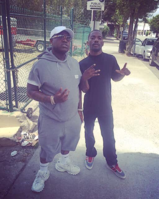 TrenchKid95's tweet photo. 👀I’m on Xannies in the Lamby , might do da dash &amp; go crash it I’m on Perkies while I’m workin I’m booted got bad habits I put blues on the jeweler , got VV’s  On top of baguettes 💉💙👌🏾@mpapeeweelongway #BlueM&amp;M Peewee Longway https://t.co/rCta9mf4Tn