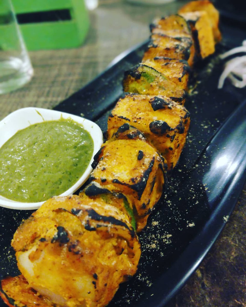 missfrenchtips's tweet photo. Tandoori Idlis
Cheese burst Maggi Dosa 
Such fusions.Much foodgasm. 
Amazing concept by #FirangiMadras situated at Bangur
Must visit! 
#southindianfood #southindiancuisine #fusionfood #firangimadras #foodie #food #foodpost #foodlover #foodgasm #foodphotography #missfrenchtips https://t.co/xE5DVD4f90