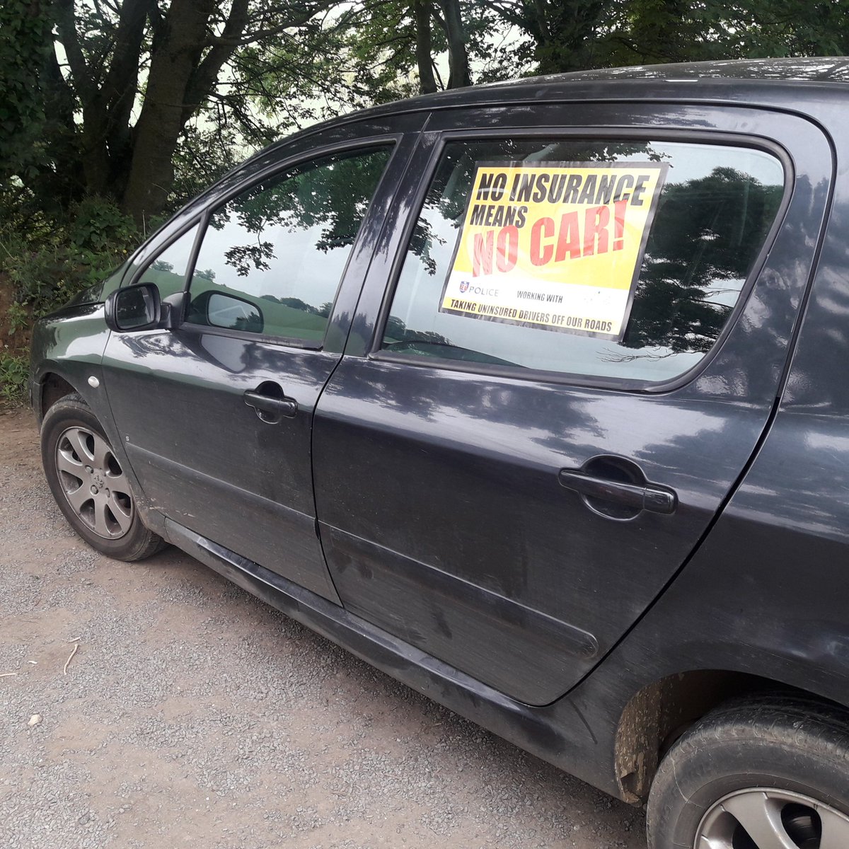 tvprp's tweet photo. Vehicle seized for No Insurance in Banbury. No insurance for over a month as the driver "couldn't afford it". £150 recovery charge + £300 fine and 6 points is surely more expensive than getting insurance in the first place?
#P6874 #P6387 #oxoncshift https://t.co/wAfronEIuJ