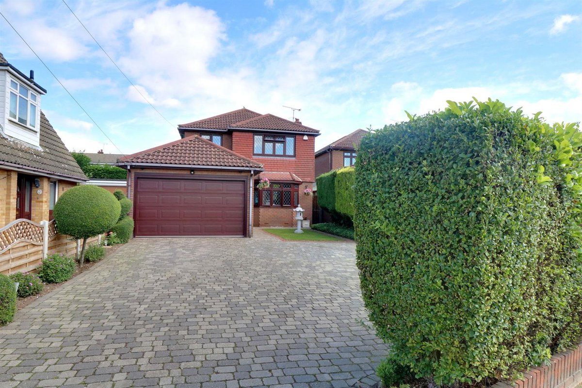 This four bedroom detached home located in Thundersley is ready made for a family to move in and enjoy making some magical memories.

flinklp.haart.co.uk/ForSaleV5/?pro…