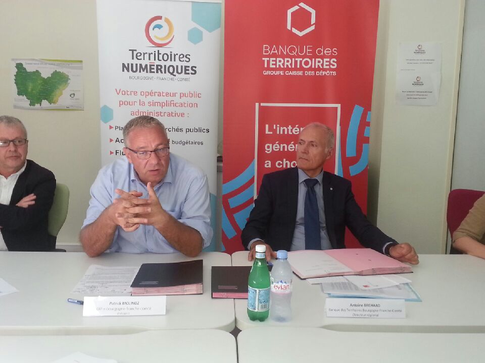 ComIsee's tweet photo. Lancement du Hub #MedNumBFC pour le développement de l'inclusion numérique en Bourgogne Franche Comté. Signature ce matin à Dijon de la convention entre le GIP @TerNumBFC et la @BanqueDesTerr - En présence des médias : @Lagazettefr @JournalduPalais @echodescommunes https://t.co/GQpFgQoi6L