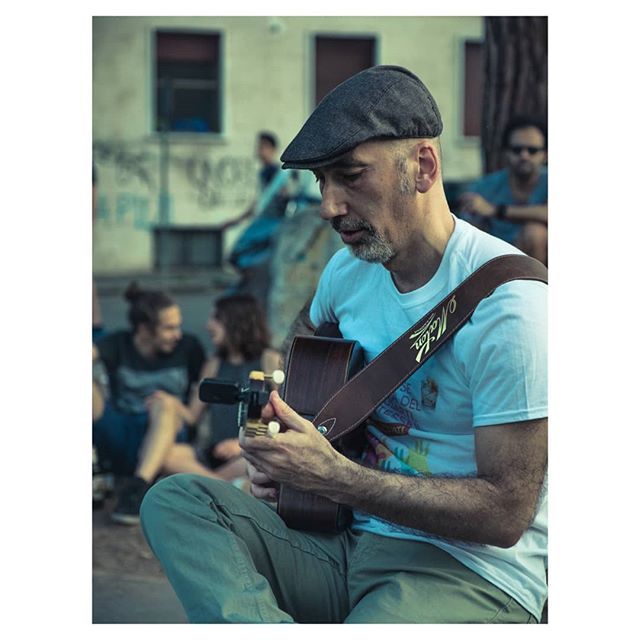 Estate e chitarre a Garbatella.
#rome #garbatella #summer #festadellamusicaroma #fdmroma #musicphotography #fuji #fujifilm #fuji4summer #fujifilm_xseries #fujixclub  #fujifollowme  #fujifilm_street #fujixt2 #streetphotography #fujifilmeu #myfujilove #fuj… bit.ly/2LaFoEw