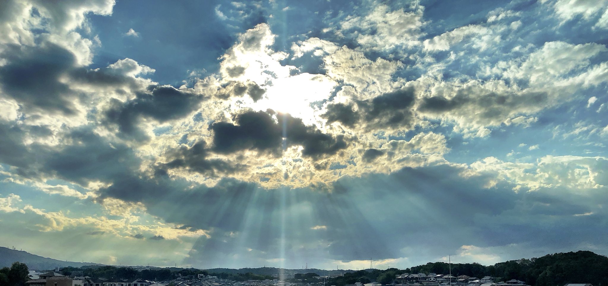 Twitter 上的testmanonline 今空 後光が差しているような空 太陽 綺麗な景色 綺麗な空 絶景 後光 後光が差すhttps T Co Abztpg4hjt Twitter