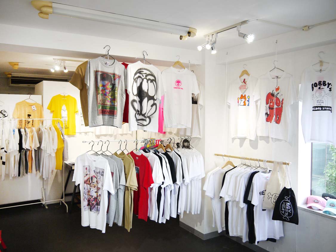 the_____gallery's tweet photo. T-shirts Exhibition: TEE-TEN 2019
https://t.co/xcw4Le7JmT
6月22日（土）－30日（日）
土日　weekends 12:00－19:00
平日　weekdays 13:00－19:00
休廊日：木曜日（6月27日）
※最終日（30日）は18時まで https://t.co/1IVg6tR5on