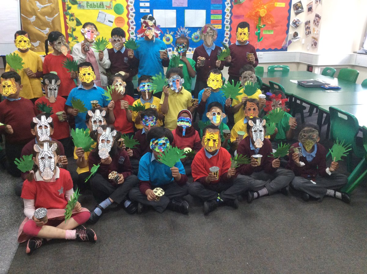 MissChester2's tweet photo. 2C are ready for the Somerville Carnival! Our focus landmark is London Zoo so we have lots of excited monkeys, zebras, tigers, snakes and birds! 🐯🐍🐒🐥 https://t.co/qi93xhxWdP