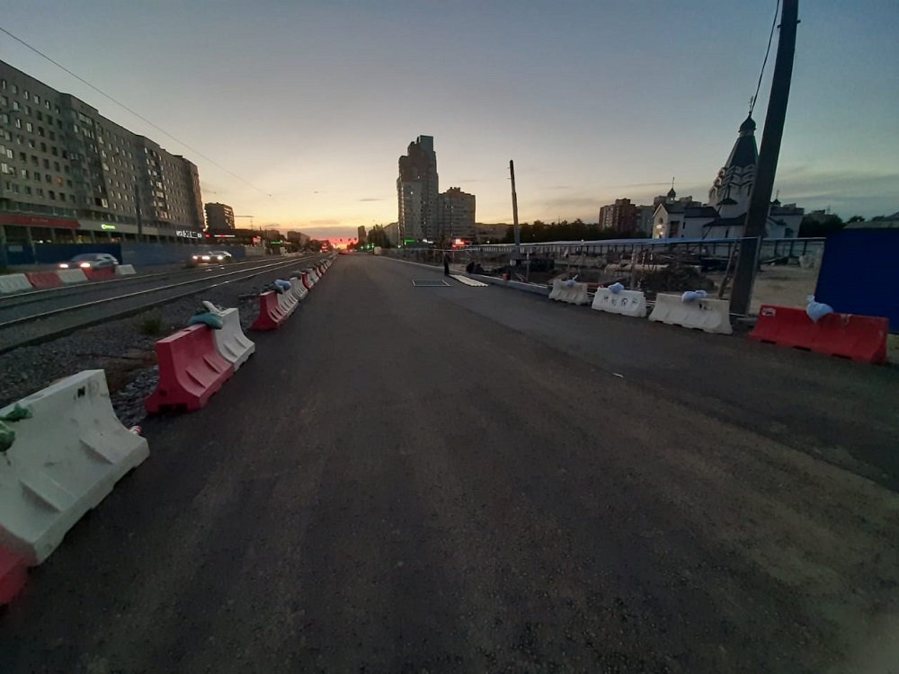 metrostroy's tweet photo. В ночь на 24 июня метростроители сняли ограничения на автодвижение по Бухарестской улице на участке от Южного шоссе до проспекта Славы. Здесь снова действует постоянная схема дорожного движения. 

#метрострой 
#метростройспб 
#проспктславы https://t.co/qXpcgGuA8Y