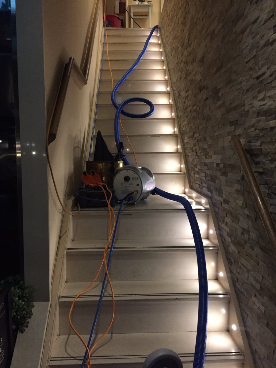 VPCLondon's tweet photo. We are working around the clock choose your time that doesn't affect your business, team working at Knightsbridge through out the night https://t.co/sRGuQCiP4O