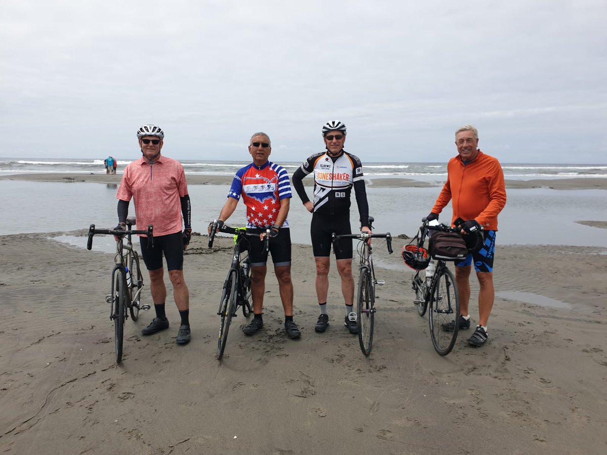 CCoastusa's tweet photo. Warming up with some of the group before the big off! 
.
.
.
.
#america #cycling #newfriends
#cyclingphotos #coast2coastusa2019 https://t.co/zYQ8URM3Wr