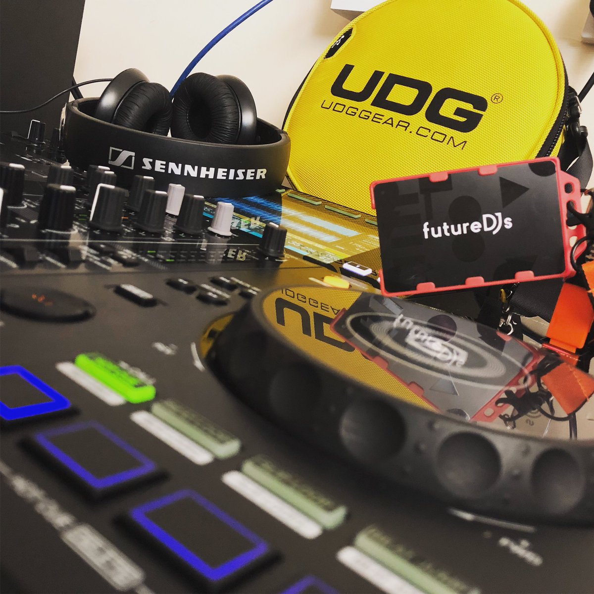 NinaWildeUK's tweet image. Today’s settings
Teaching students the art of DJing
Got some new faces today who are starting their journey

#ukg #learntodj #dj #djs #dnb #house #garage #bass #breaks