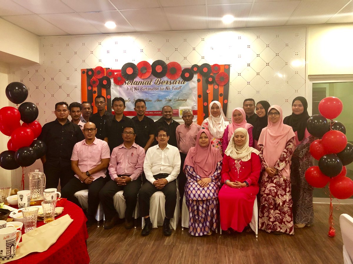 Selamat bersara Ir. Hj. <a href="/nikburhanuddin/">Nik Burhanuddin</a>..Jasamu sentiasa dikenang, budimu sentiasa disanjung.
@kpkrjkr 
<a href="/Zulakmal8/">zulakmal</a> 
<a href="/CawJalanJKR/">Cawangan Jalan JKR Malaysia</a> 
<a href="/JKRMalaysia/">JKR Malaysia</a>