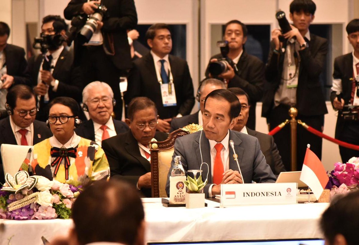 Kemlu_RI's tweet photo. ASEAN Outlook on the Indo-Pacific Disepakati pada KTT ASEAN ke-34 di Bangkok, Thailand (22/6).

https://t.co/g0rFeCgBJo

#IndoPasifik #IndonesiaUntukDunia https://t.co/gxiDK8HGuA