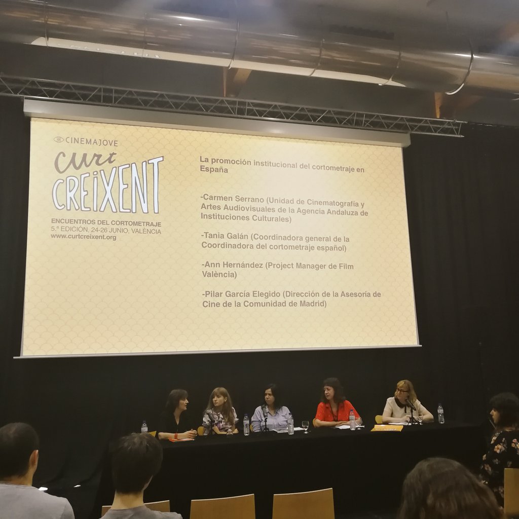 Borja9607's tweet photo. Escuchando a grandísimas mujeres del corto @gaztelutxo @pilargarelegido #CarmenSerrano #AnnHernández #CurtCreixent @cinemajove https://t.co/A2yvudU5Uj