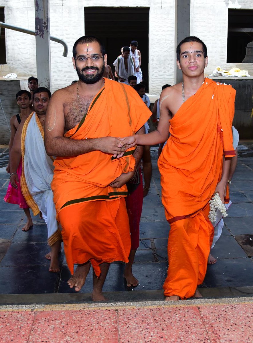 SodeMatha's tweet photo. #palimaru #palimaruparyaya @PalimaruMatha jr Swamiji HH #SriVidyaRajeshwaraThirtha during the first visit to @sodematha after sanyasa, got darshana of #ramatrivikrama, #Bootharajaru #bhavisameera #Vadiraja gurusarvabowma. HH #SriVishwavallabhaThirtha Swamiji offered grand welcome https://t.co/03DbXKXrcx