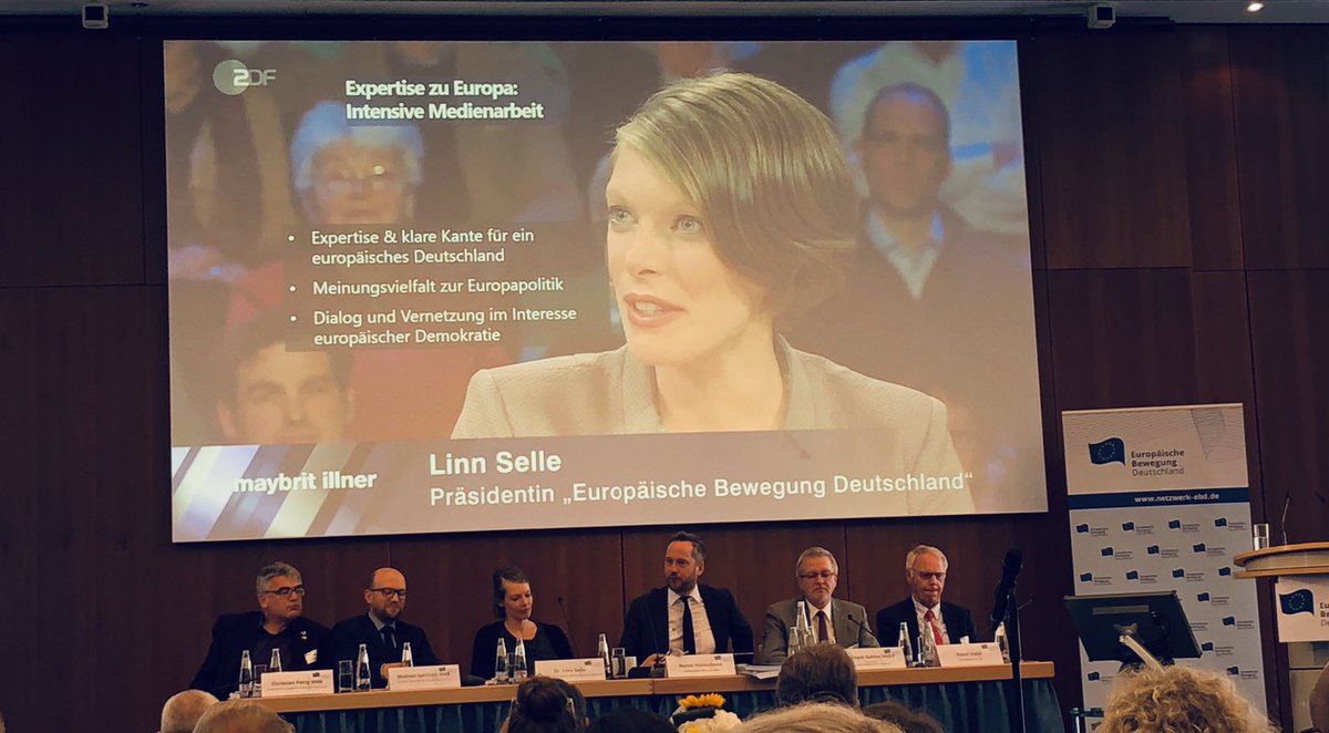Attila_GER's tweet photo. Volles Haus 🏠 bei @NetzwerkEBD #EBDmv19 Jetzt: Bericht des Generalsekretärs @huettemann Gerade im Jahr der #Europawahl2019 enorm viele Aktivitäten, ua die Kampagne #MakeEuropeYourope Wichtiger Beitrag für stark angestiegene Wahlbeteiligung @linn_la_s @ManuelSarrazin @gabischoff https://t.co/RS1IWY6aeB