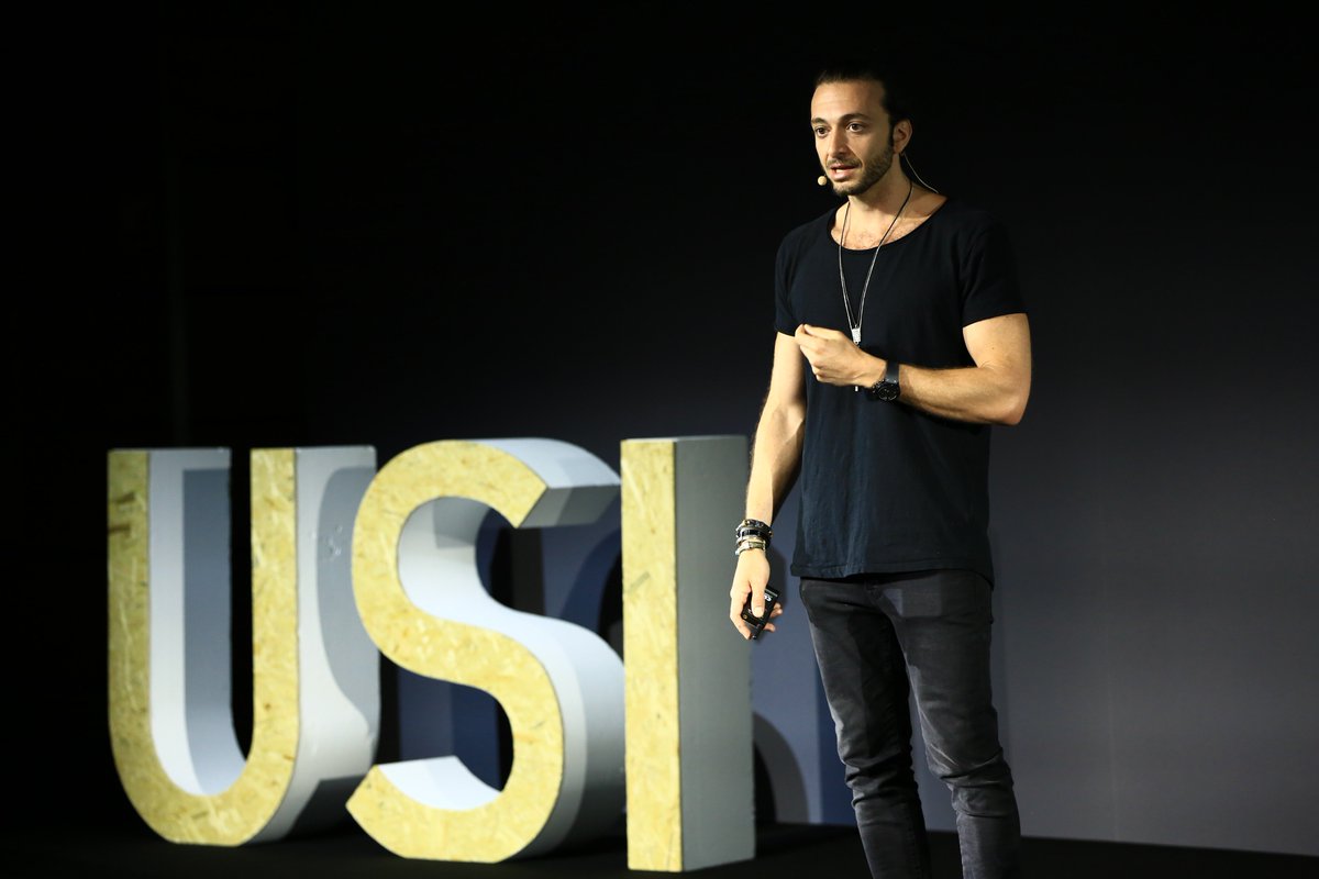 "Il faut différencier protéger contre des #hackers - ça c'est la cryptographie  -  et protéger nos données d'une petite poignée d'entreprises  - ça c'est la réglementation" <a href="/randhindi/">Rand</a> #USI2019 #Database