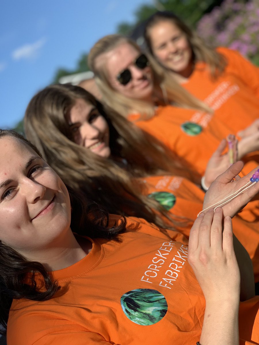 I dag begynner vi! Over 4500 barn får oppleve realfagsglede med eksperimenter, aha-opplevelser og øvelse i kritisk tenkning på sommerskolen vår. #realfagsglede #kunnskapforlivet #forskerfabrikken